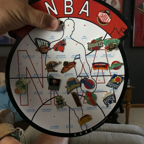NBA Other - 18 Vintage NBA pins